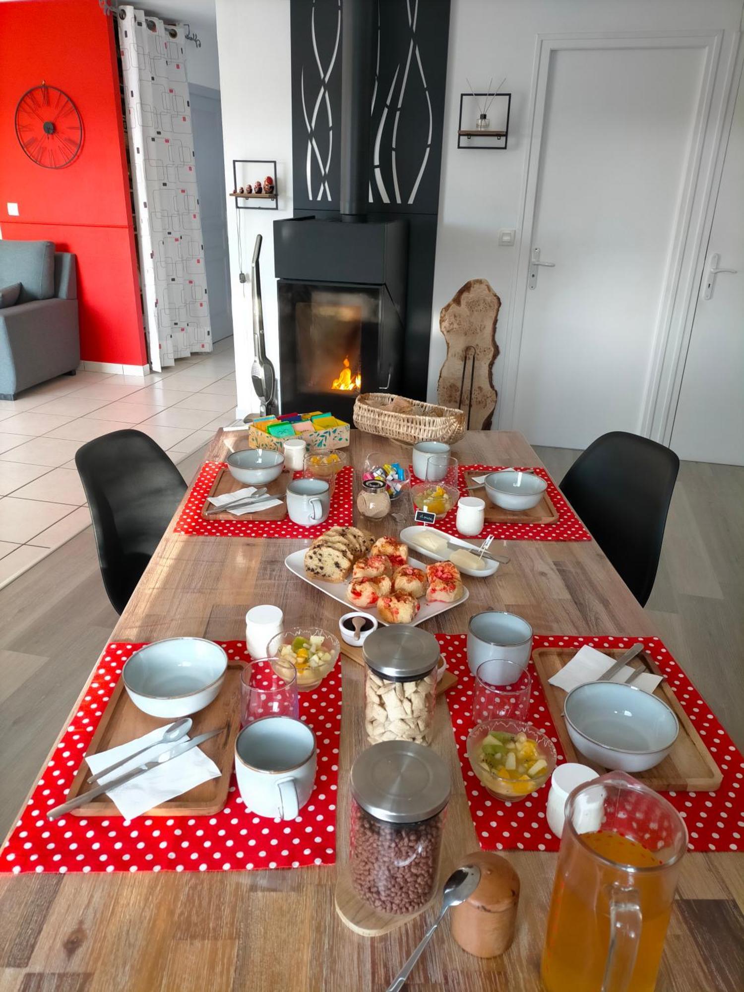Les Terrasses Bed & Breakfast Saint-Paul-en-Pareds ภายนอก รูปภาพ
