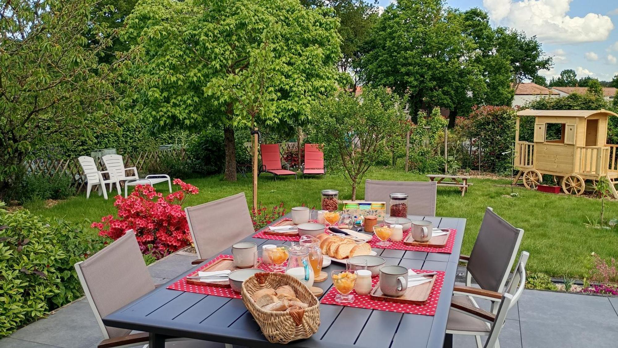 Les Terrasses Bed & Breakfast Saint-Paul-en-Pareds ภายนอก รูปภาพ